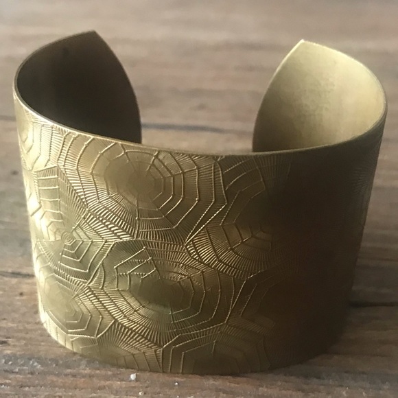 Jewelry - 🕸🕷 Vintage Spiderweb Brass Cuff